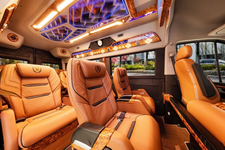 Thuê Limousine 9 chỗ Đà Lạt: Dịch vụ tham quan trọn gói sang trọng