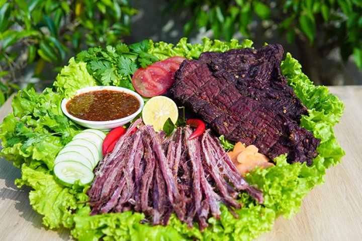 Thịt Trâu Hun Khói Măng Đen: Phong Vị Bản Địa Đặc Sắc