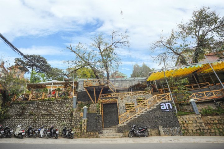 An Coffee Đà Lạt: Ốc đảo xanh mát, bình yên giữa phố thị.