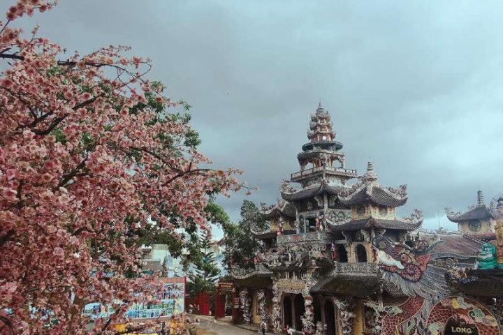 Chùa Linh Phước Đà Lạt: Ngôi chùa ve chai độc đáo với 11 kỷ lục Việt Nam