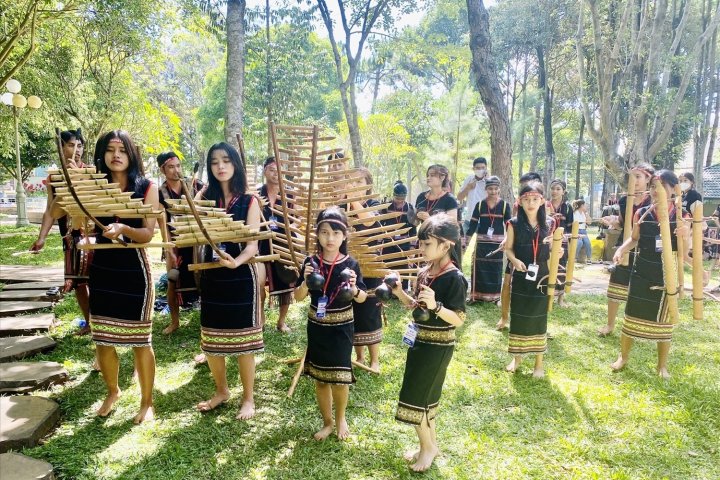 Trang Phục Truyền Thống Tây Nguyên: Nét Đẹp Văn Hóa Đặc Sắc