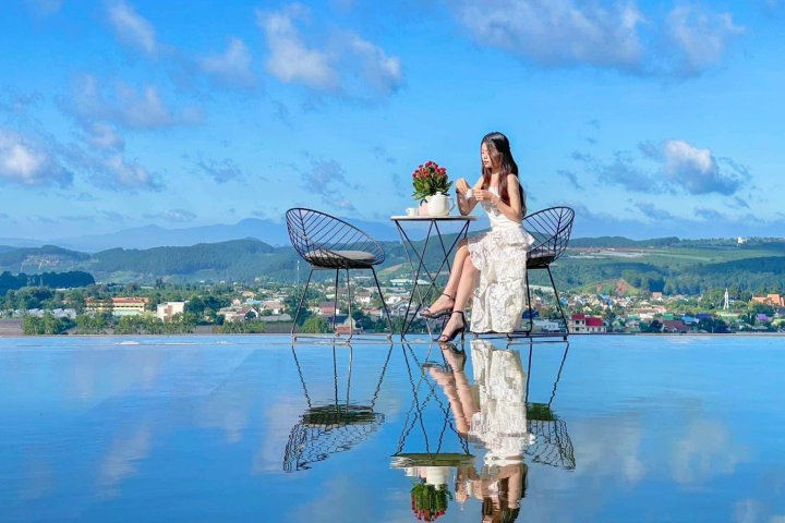 Review Hồ Trên Mây Đà Lạt: Giá Vé Cập Nhật, Hướng Dẫn Đường Đi A-Z