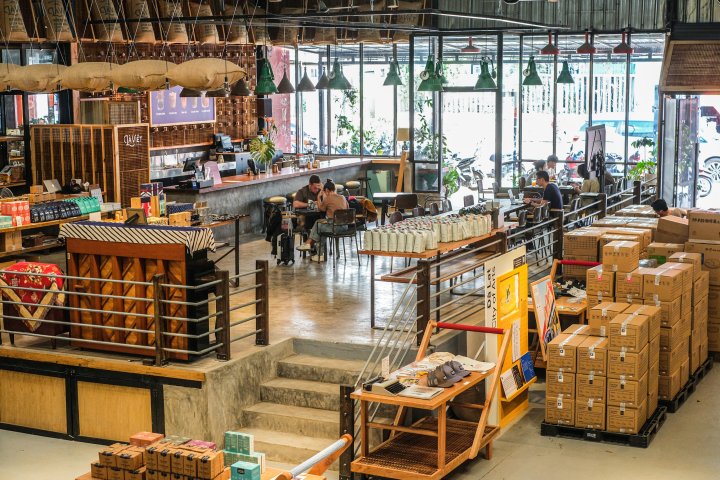 Là Việt Coffee: Cafe công xưởng hot nhất Đà Lạt có gì đặc biệt?