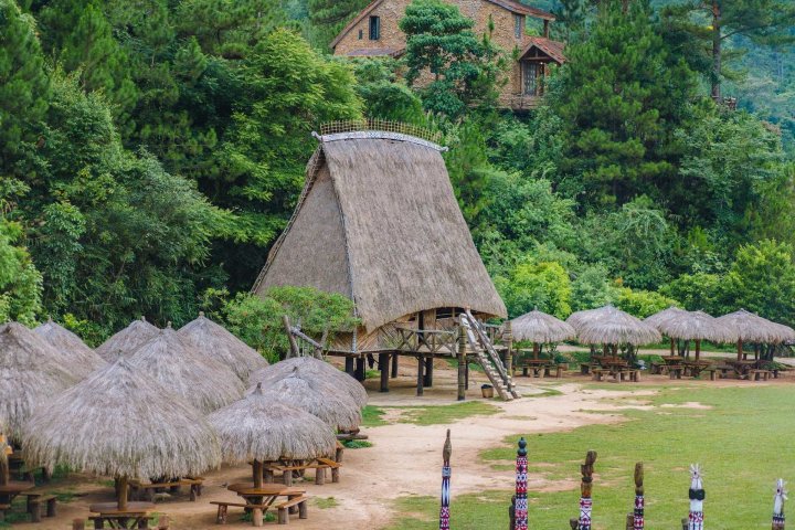 Làng Cù Lần Đà Lạt: Ngôi Làng Thanh Bình Giữa Mùa Xanh Hoang Dã