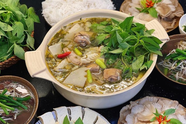 Lẩu gà lá é Đà Lạt món ngon trứ danh