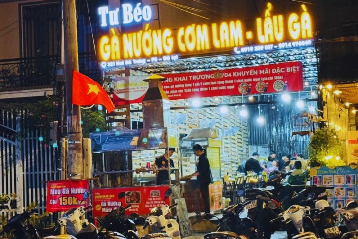 Gà nướng cơm lam, lẩu gà Tư Béo: Đặc sản Đà Lạt ngon số một.