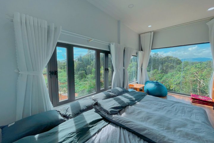 Măng Đen Land: Homestay Cao Nguyên & Café View Rừng Thông