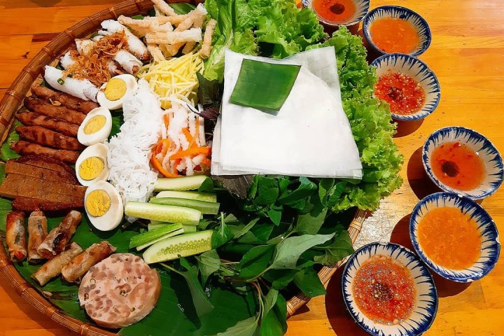 Nem nướng Đà Lạt: Top quán nem nướng đỉnh nhất thành phố sương mù