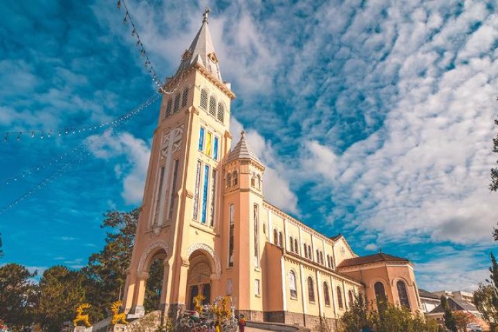 Nhà thờ Con Gà Đà Lạt: Biểu tượng cổ kính giữa lòng thành phố