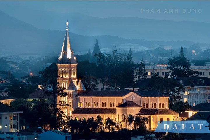 Nhà Thờ Con Gà Đà Lạt: Biểu Tượng Kiến Trúc Độc Đáo Xứ Sương Mù