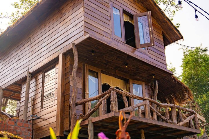 Nhà Trong Bản Măng Đen: Trải Nghiệm Homestay Đậm Chất Cao Nguyên