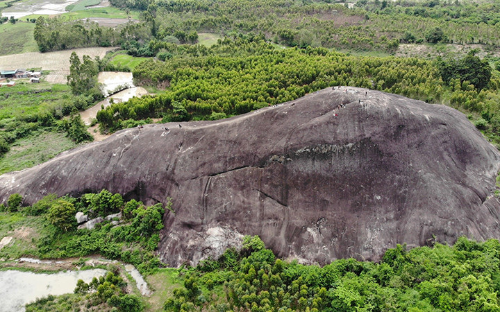 Đá Voi Mẹ Yang Tao