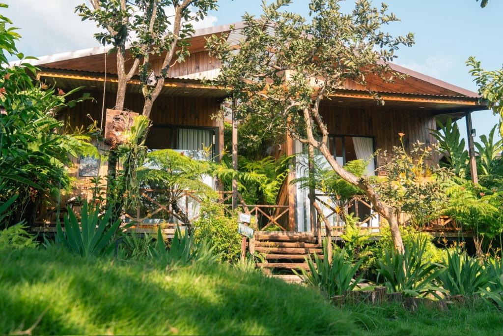 Nhà Bên Suối Đắk Lắk