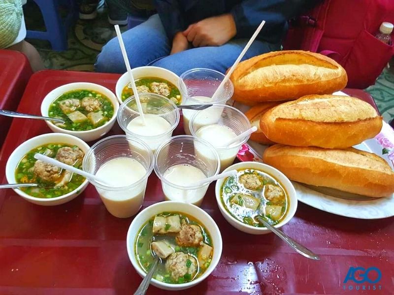 Bánh mì xíu mại Thu Còi