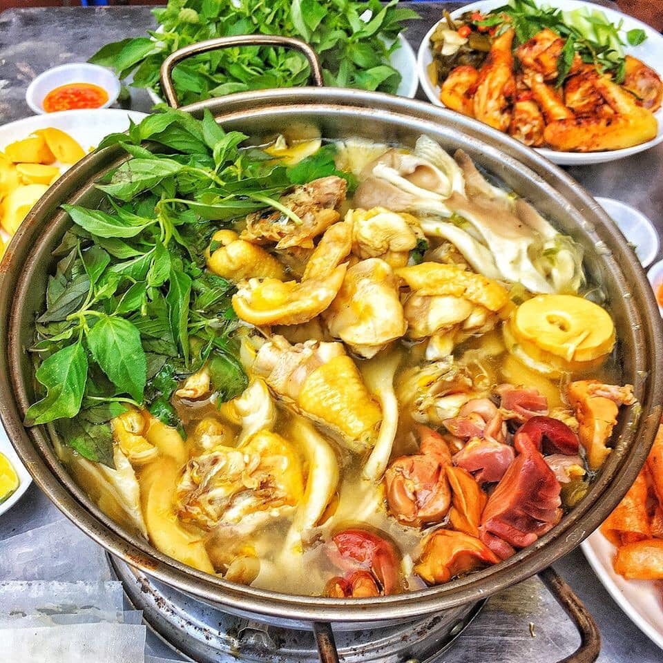 Lẩu gà lá é Đà Lạt