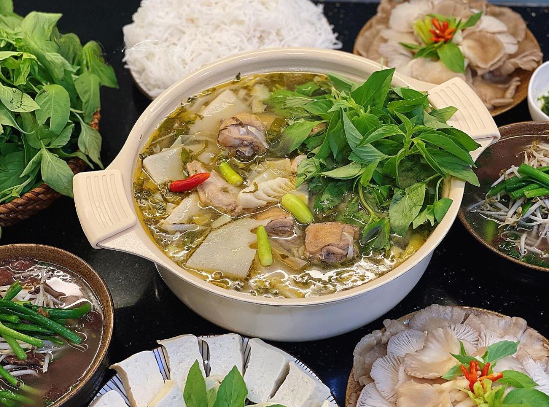 Lẩu gà lá é Đà Lạt