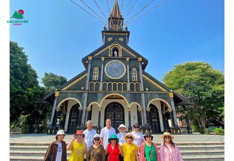 Nhà thờ gỗ Kon Tum 