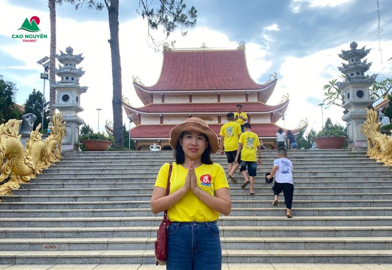 Tour Huế Măng Đen 2 ngày 1 đêm tham quan chùa Khánh Lâm