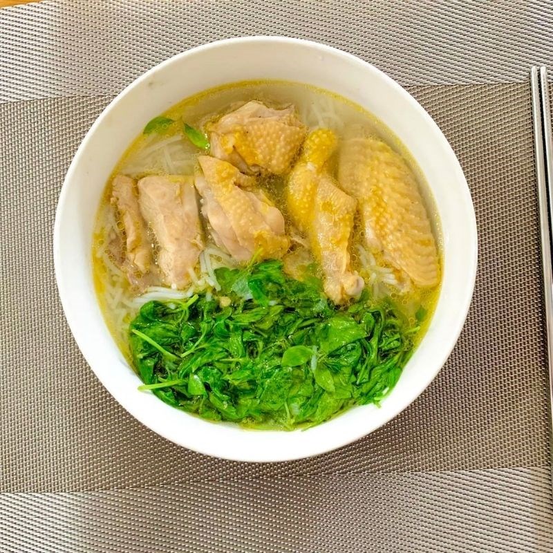 Thịt gà ta lá é Thịt gà ta lá é